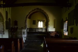 Das Innere der Kirche von Cwmyoy