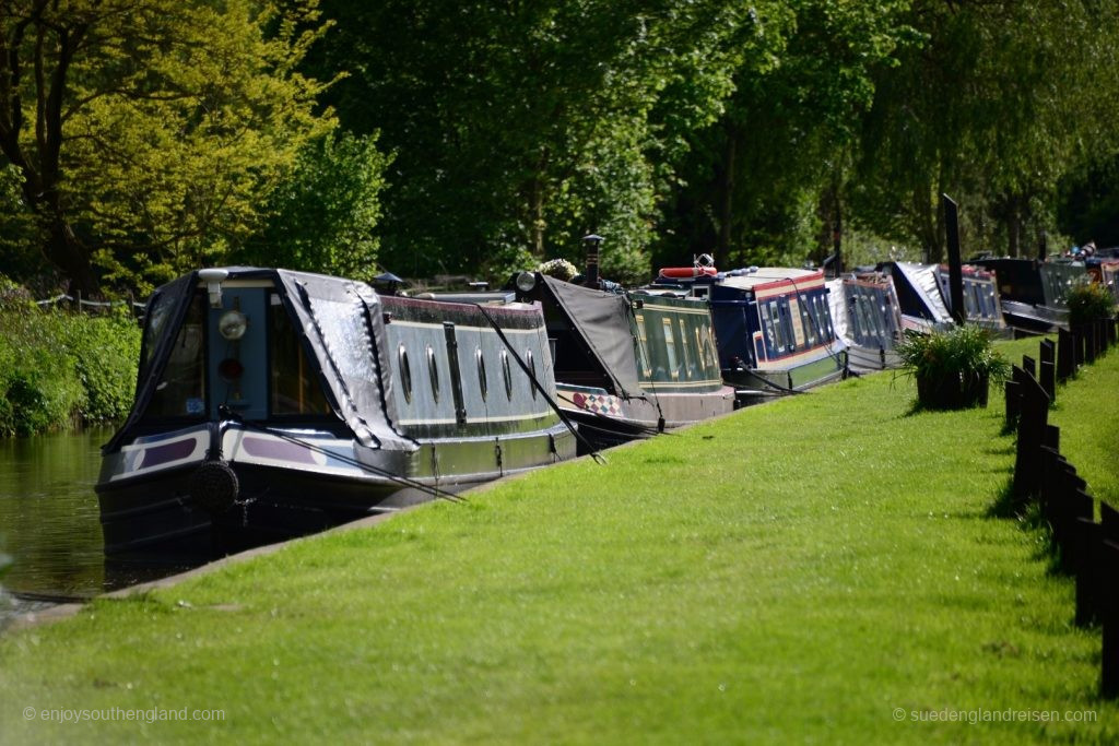 Narrow Boats und viel Natur - eine perfekte Symbiose, wenn die Dieselmotoren nicht wären.