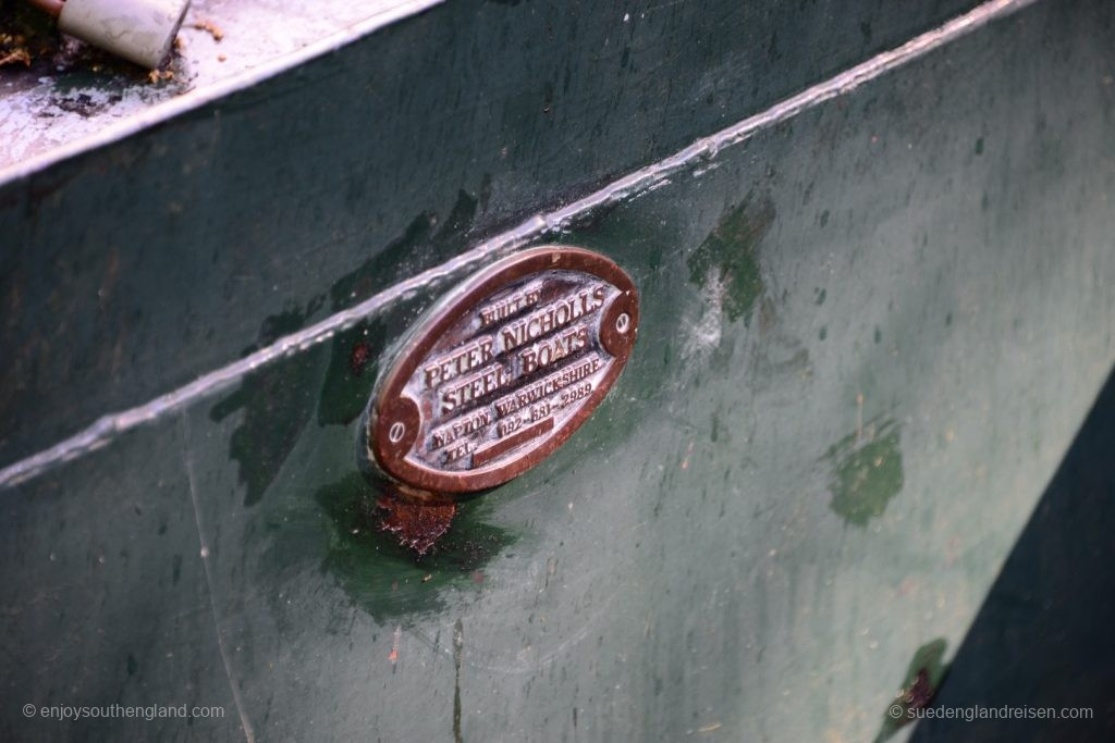 Herstellerplakette an einem Narrow Boat